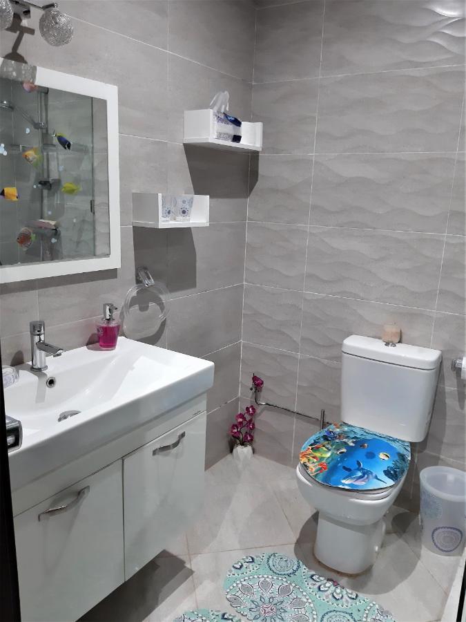 公寓 Pour Familles En Avec Piscine Et Wifi *