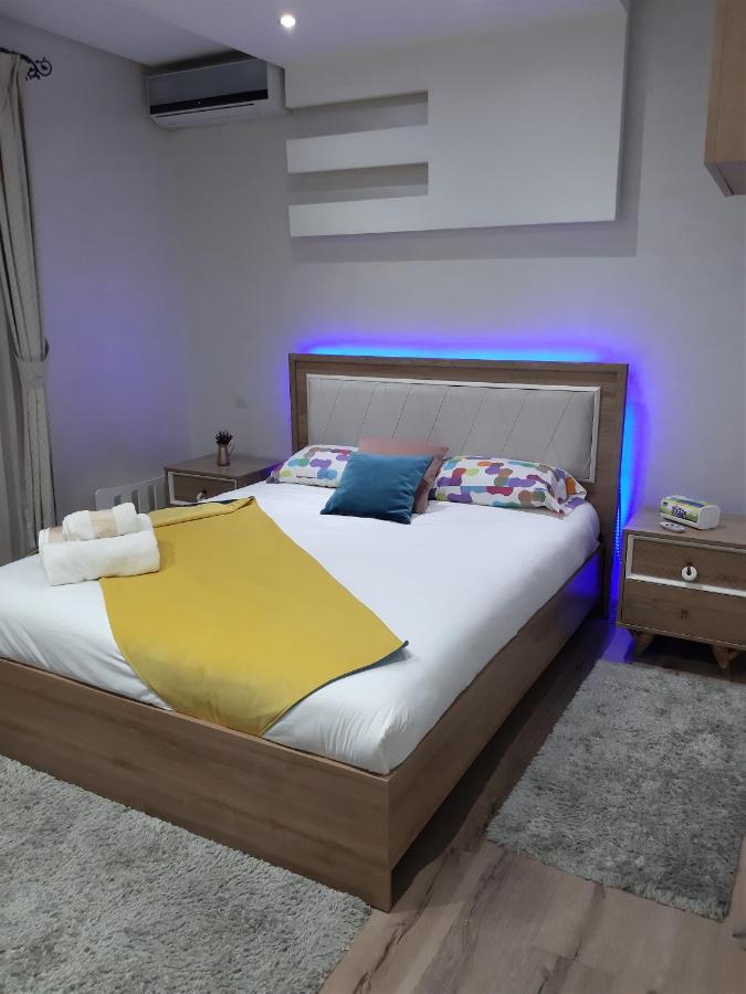 公寓 Pour Familles En Avec Piscine Et Wifi *